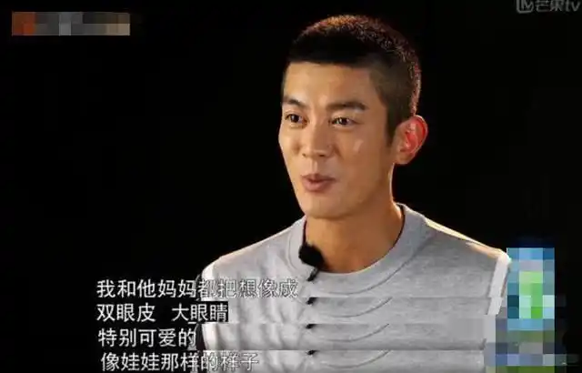 的时候,杜江曾坦言自己在嗯哼还未出生的时候,把他想像成双眼皮,大