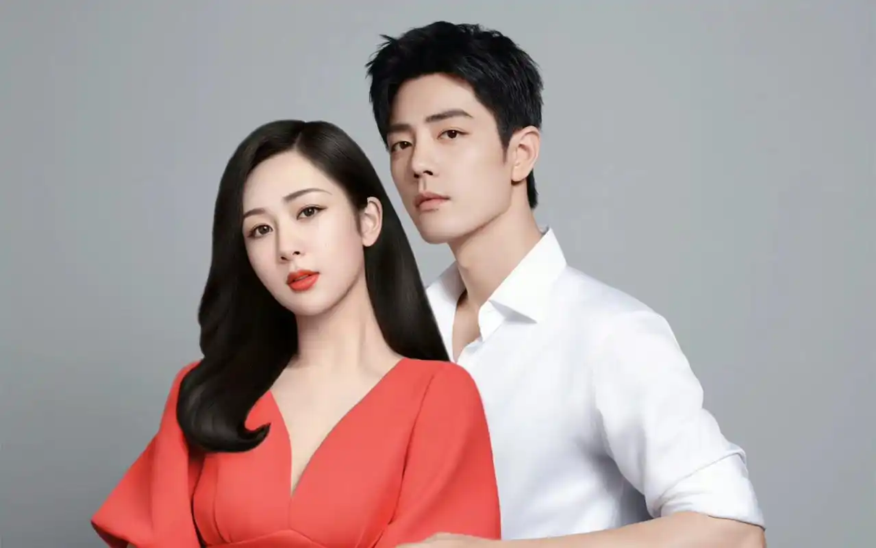 对比肖战杨紫两年同台的变化,战哥的这一个动作却一直没有变过