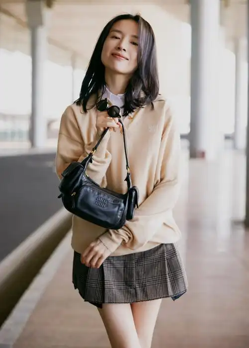 董洁启程巴黎时装周