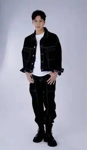 让我们深深的记住了两位同样出自"中国好声音"导师组冠军的歌手金志文