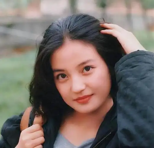 2亿,丈夫去世,赵薇母亲如今怎样了?