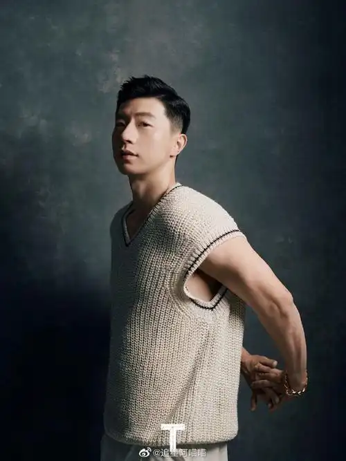 马龙背头好帅#马龙t锦绣十一月刊封面人物,大背头帅出新高度!