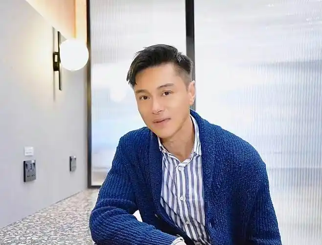 又走一个!tvb知名男星黄浩然承认离巢,已签约古天乐经纪公司