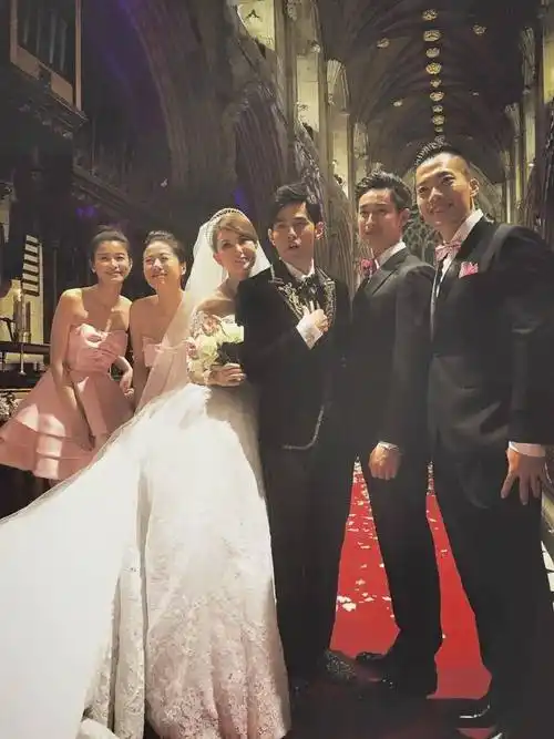 周杰伦和昆凌的婚事保密,两人在英国婚礼的.