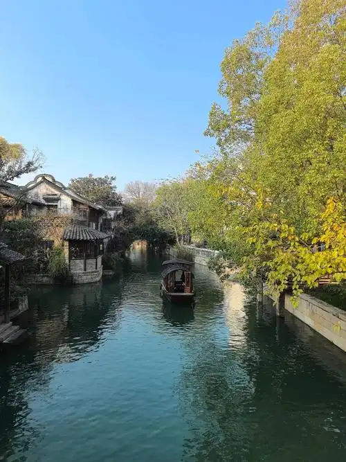 江南水乡,处处青砖黛瓦,红墙白塔～ 目及之处,无处不风景, - 抖音