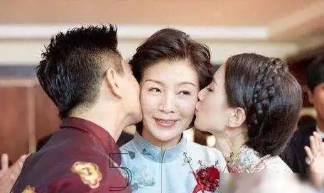 看到照片后,网友:这咋叫妈_刘诗诗_爱情_年龄