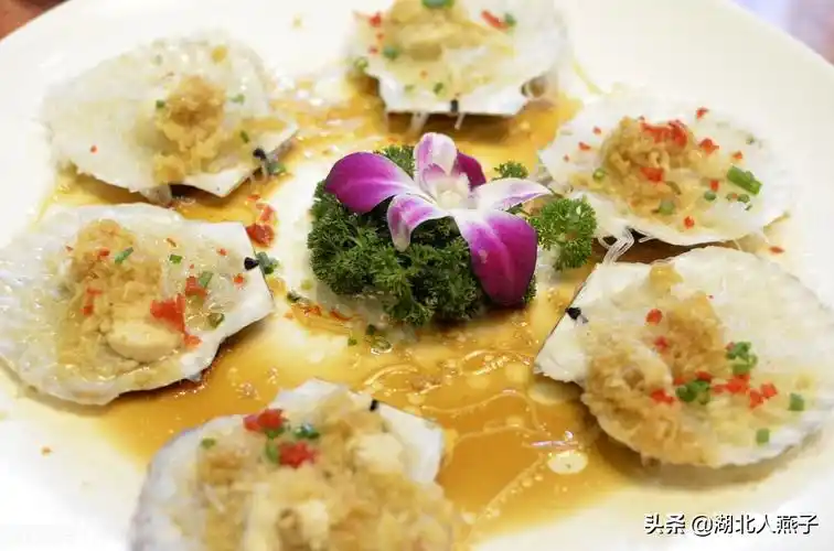 12道粤菜,3素9荤,每道菜都是广东人的最爱)