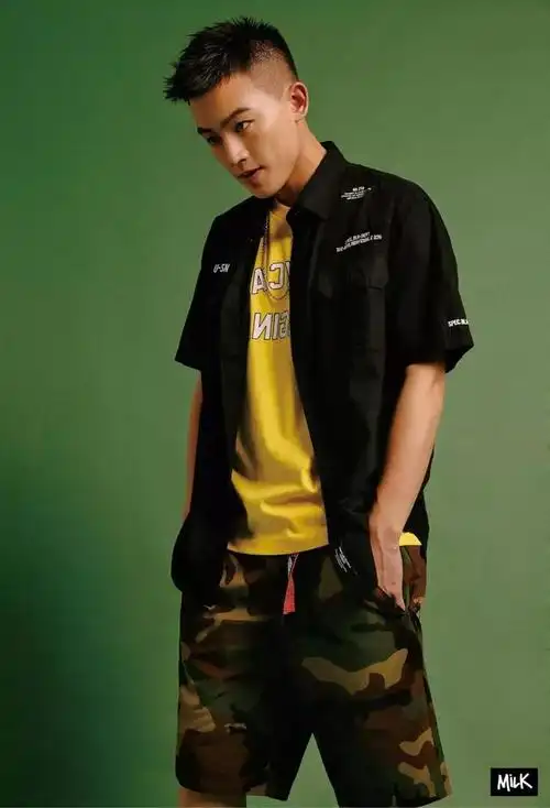 中,欧豪又将饰演一个大反派,经典的板寸造型,充满杀气但又有一丝温情