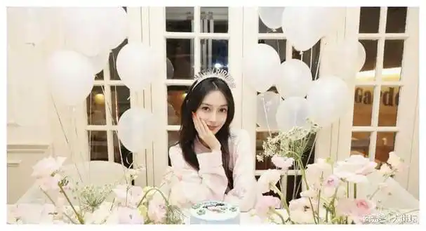 杨颖补发7岁小海绵正面照颜值争议引发热议