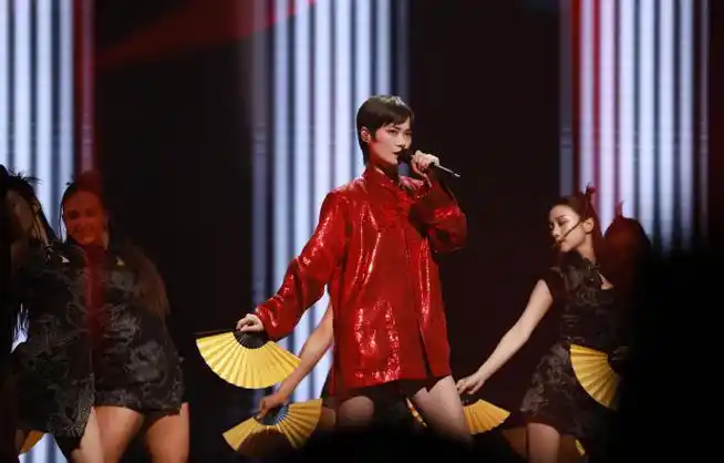 李宇春演唱会直播##李宇春广州演唱会造型##2024李宇春周末愉快殉唱