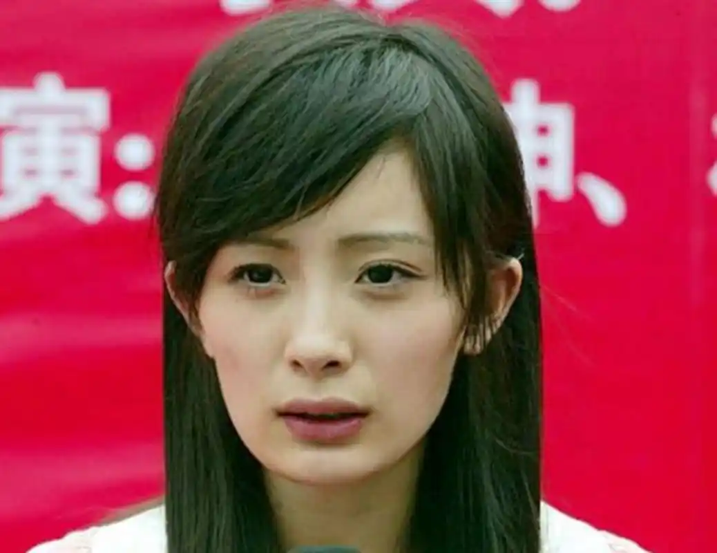 明星老照片当服务生的岳云鹏方脸的杨幂你都见过吗