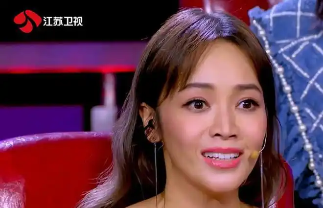 蒙面唱将史上最能吃歌手侯佩岑疯狂调侃揭面后全场闭嘴