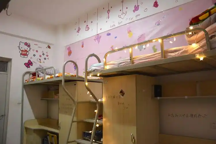 郑州市实验高级中学--有爱又有颜 为郑州市实验高中"最美寝室"打call