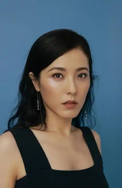 今天就给大家介绍十位,虽脸长但气质爆棚,依然拥有观众缘的女明星.