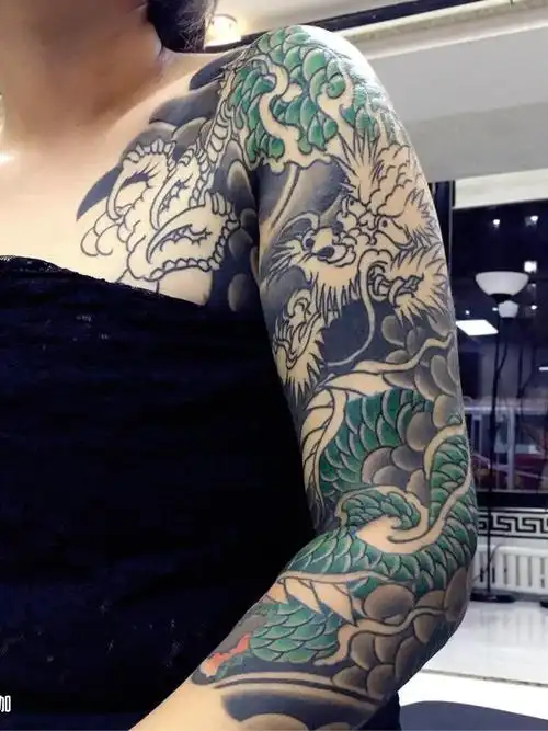 传统风格花臂龙