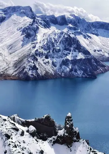 长白山天池主峰北坡