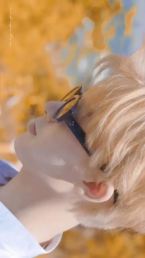 蓝天 皮肤白的跟小天使一样宝贝玩的开心7315壁纸*9@theo-朱正廷