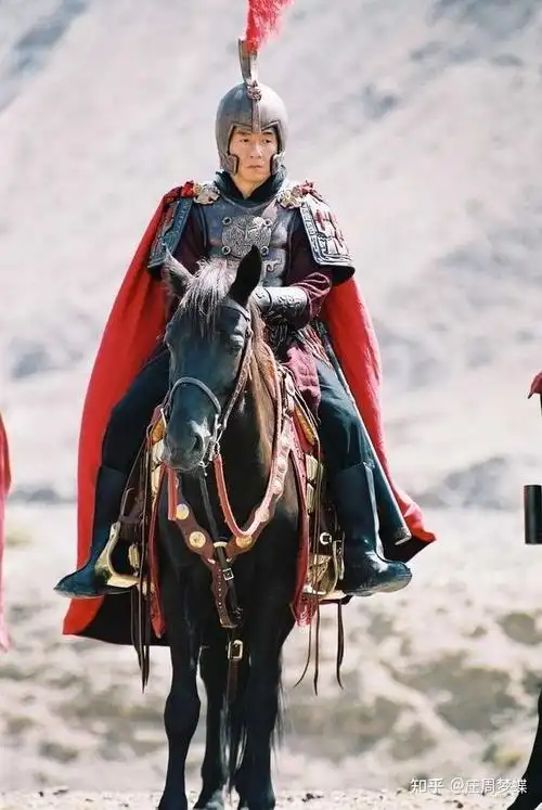 成龙第二件就拿出了"神话铠甲".就等着自己的老爹,拿出最值钱的宝贝.