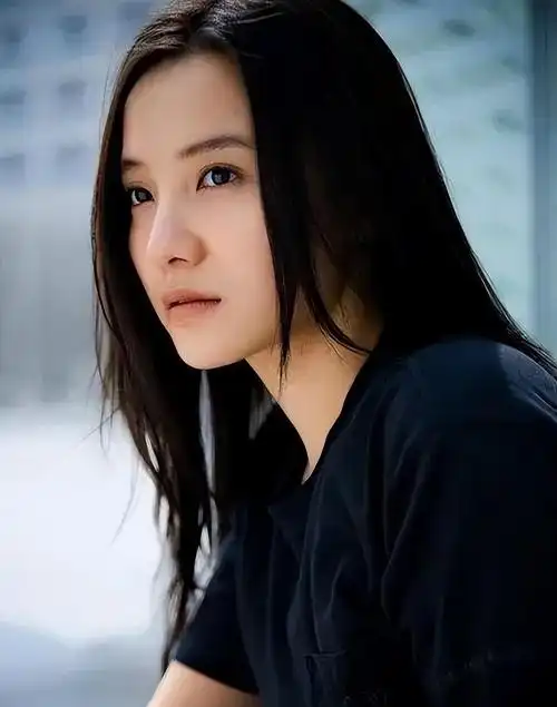 女演员恋爱就得被骂?宋佳44岁再传绯闻却被夸