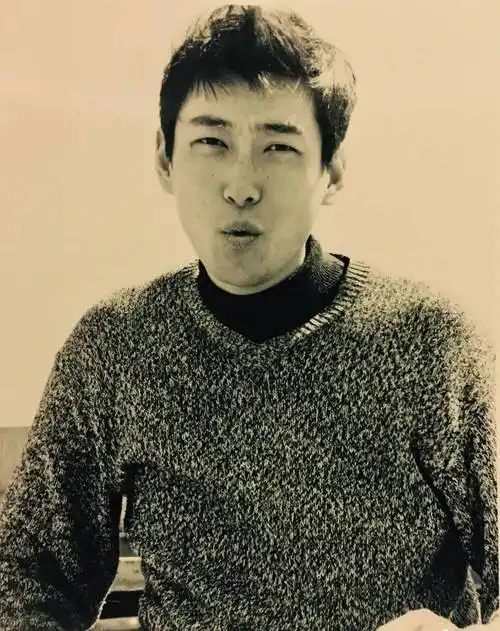 他是韩红最欣赏的男人,巅峰时退出,如今50岁,依然如少年?