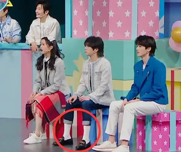 学生党别再露脚踝了,华晨宇的"奶油袜"火了,瞬间显腿细5厘米