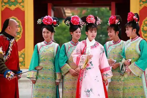 格格,侧福晋有何区别,为什么《如懿传》中,王爷的小妾叫格格?