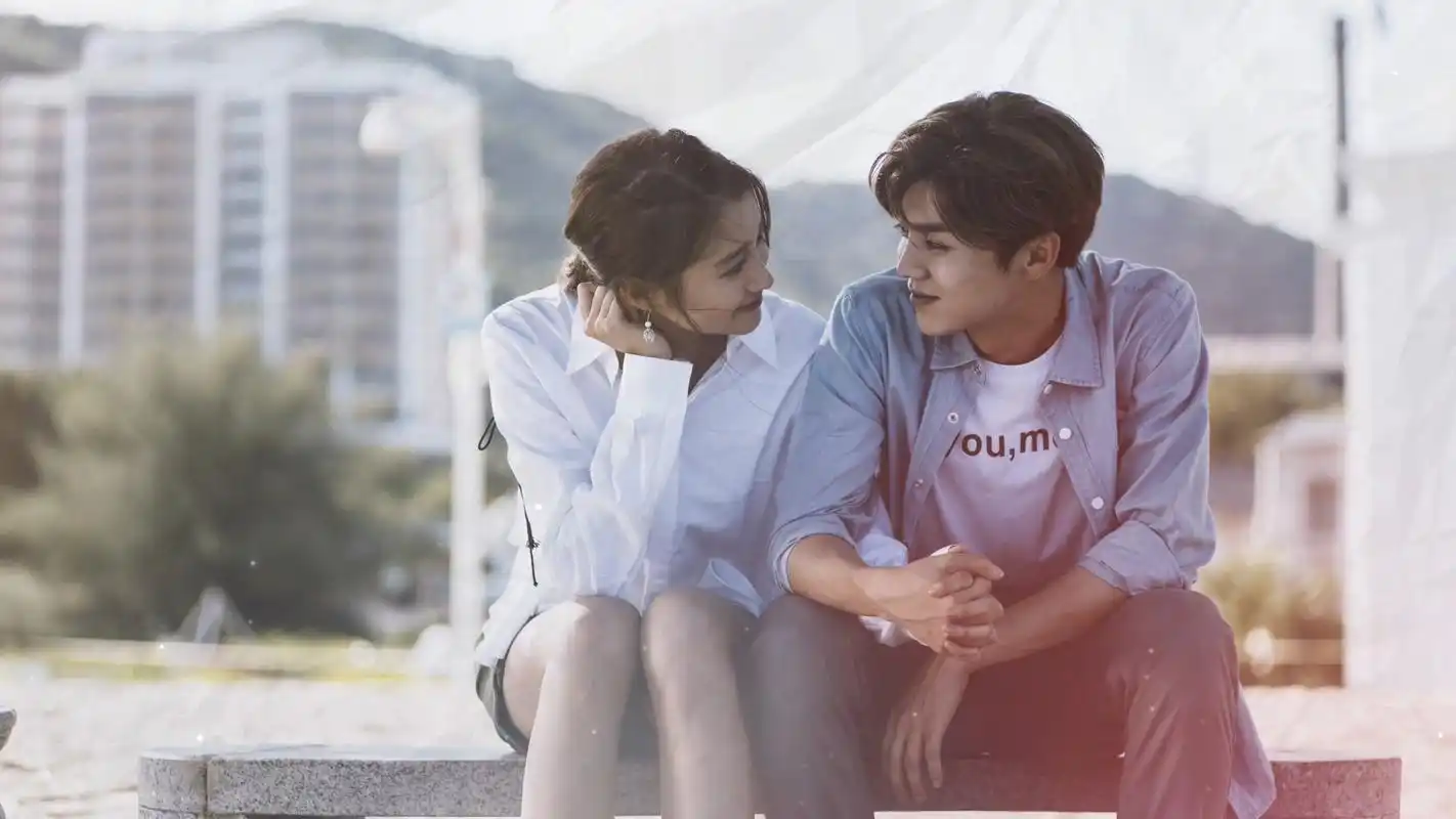 关晓彤准时为鹿晗庆生第三年的仪式感预祝三十而立红红火火