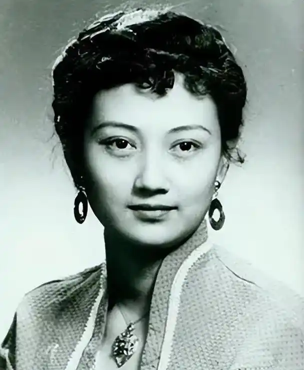 女演员王晓棠:少将军衔,曾任八一厂长,如今90岁依旧美丽动人