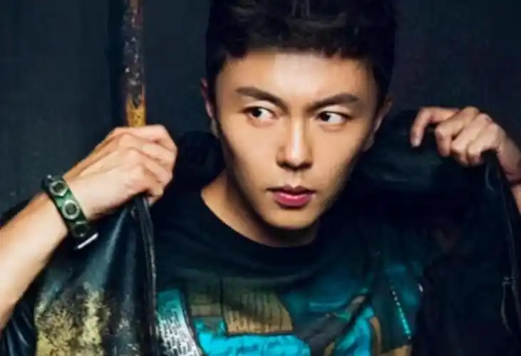 10岁火遍全国,周润发给他5000块后,谢苗被爸妈"赶"出了娱乐圈