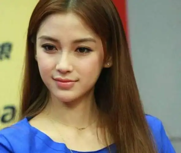 杨颖早期青涩照曝光,不得不说,那时候的杨颖清纯又美丽啊