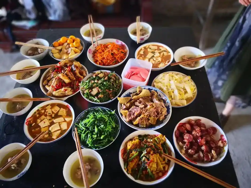 一桌子好菜开吃家常菜