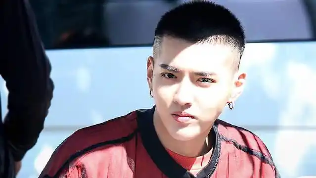 凡:(点头)嗯嗯嗯   (*≥▽≤)           点赞 knovember rain-mr_凡