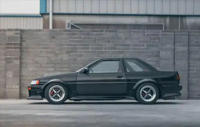 放了15年的丰田ae86,改装后依旧迷人