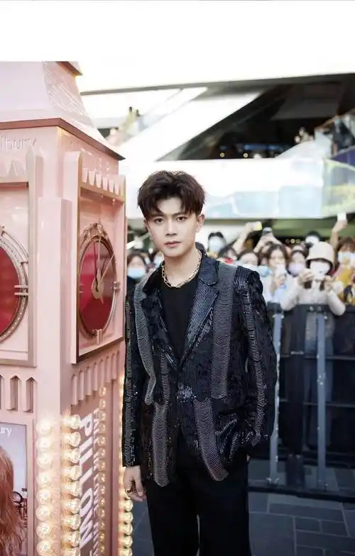 记录不平凡2022年超凡的任嘉伦行程(未完待续)_微博_卫视_品牌