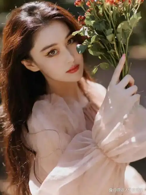 被这组张馨予的照片吸引,我终于明白为什么有些人美得无法自拔了.