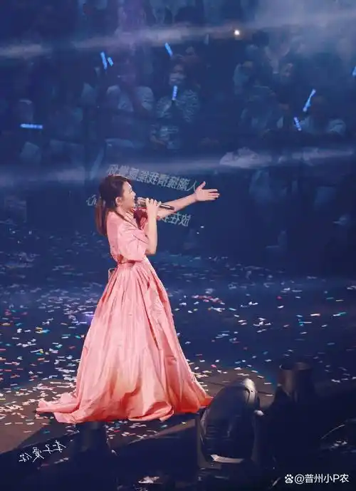 梁静茹上海演唱会感动众人,《分手快乐》戳中泪点,音乐传递情感_人们
