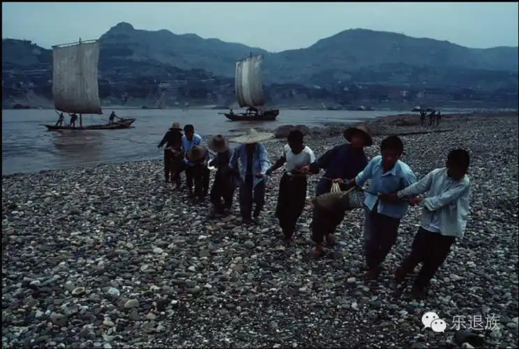 老照片:罕见的四十年前中国影像,能否找回当年的你!