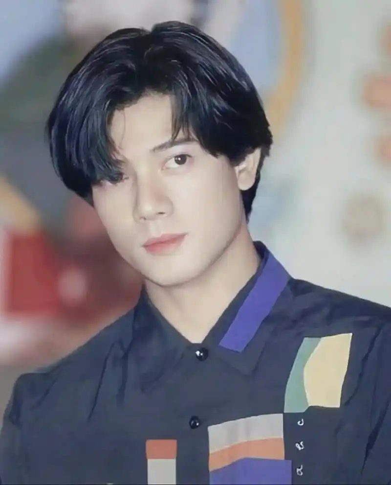 郭富城 小时候以及成年时候的照片 25岁以后真的是颜值巅峰 精致的