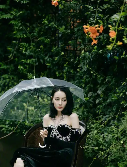 迪丽热巴迪士尼活动造型