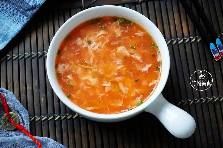 做西红柿蛋汤时,先加水就错了,少了这一步,难怪汤味淡,不好喝_汤汁