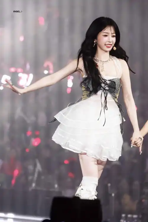 #虞书欣白色公主裙造型##今日星拍放送#