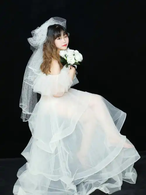 女孩子真的太喜欢婚纱啦