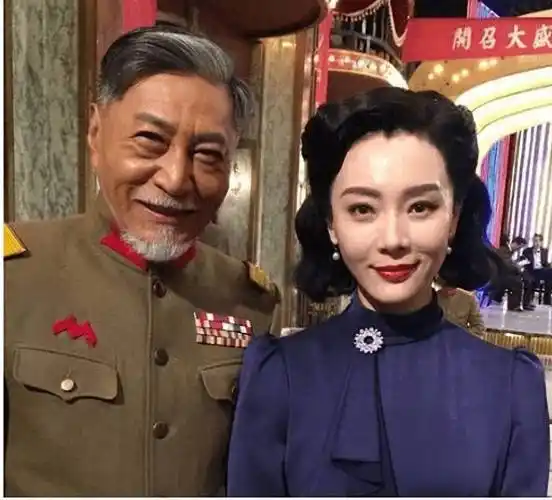 "大佐专业户"王侃:父亲是著名演员,平凡妻子一直迁就他_牛犇_大儿子