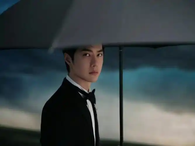 微博电影之夜王一博长空之王剧组红毯造型