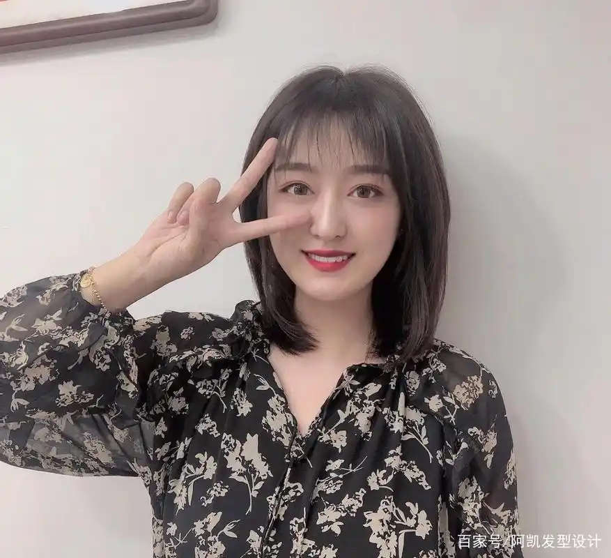 2022年女生都爱剪的锁骨发碎发发型,百搭减龄瘦脸显气质,洋气