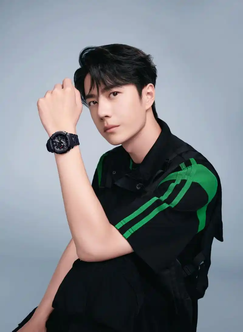 超清,无水印帅照一张. #王一博