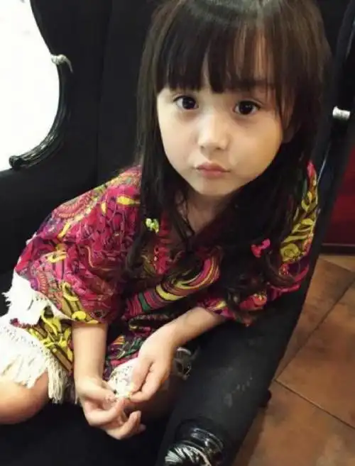 刘楚恬小时候的照片#小时候回忆  #刘楚恬  好q好可爱00#刘楚恬