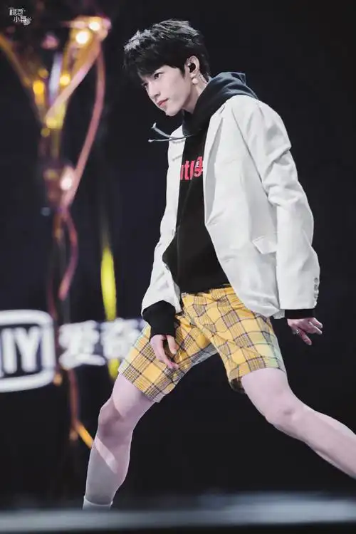 喜欢短裤嘿嘿好帅好帅的耀文宝宝@时代少年团-刘耀文99下一棒13:00