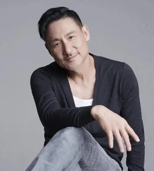 在香港出生的张学友,今年已经62岁,可能有些年纪小的朋友们不太清楚他