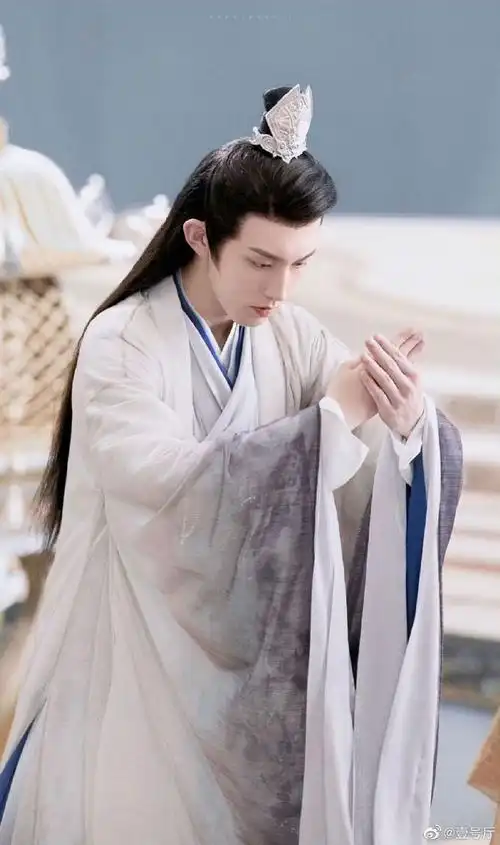 郭俊辰绅士蹲##郭俊辰你别太贴心#看郭俊辰的新剧太上头了,古装造型